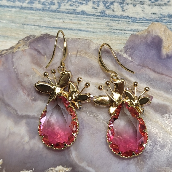Elegant Butterfly Pink and Gold Teardrop Earrings. - Picture 2 of 9